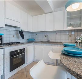 4 bedroom with pool and panoramic sea views near Serrento, sleeps 10
